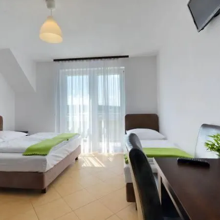 Kama Homestay *